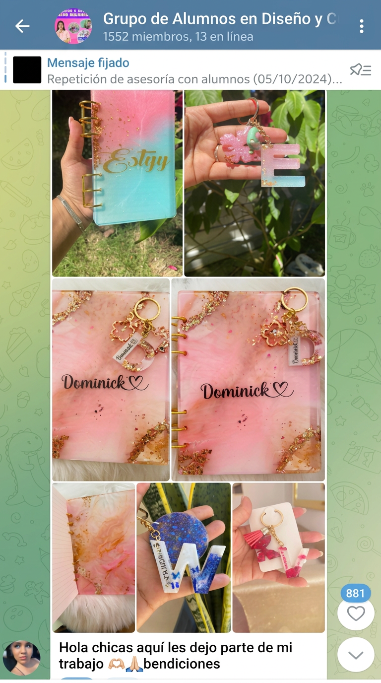 Llaveros y accesorios en resina elaborados por alumnas del curso