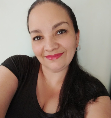 Yuly Mar Rivas, creadora del curso de resina